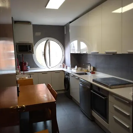 Preciosa Casa En Проживание в семье Кастро-Урдиалес